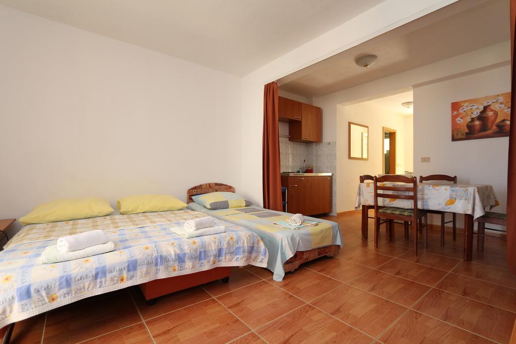Apartments Antoneta Makarska Exterior foto